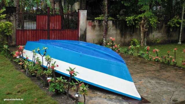 Mein Boot liegt die ganze Zeit ungenutzt vor dem Haus im Regen