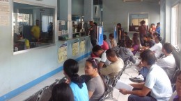 Warten auf den Führerschein auf dem philippinischen Straßenverkehrsamt (LTO)